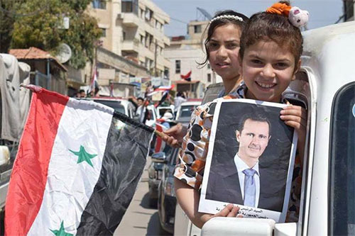 Gran concentración siria en la emblemática plaza Omeya en Damasco